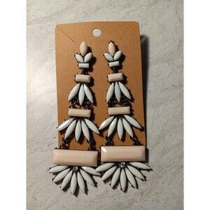 Mia Collection pierced pink and white 4 in dangle earring.